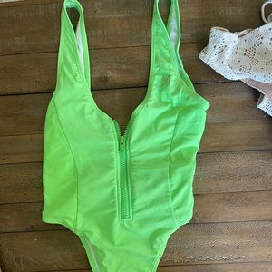 Skimpy One piece lime green boutinela